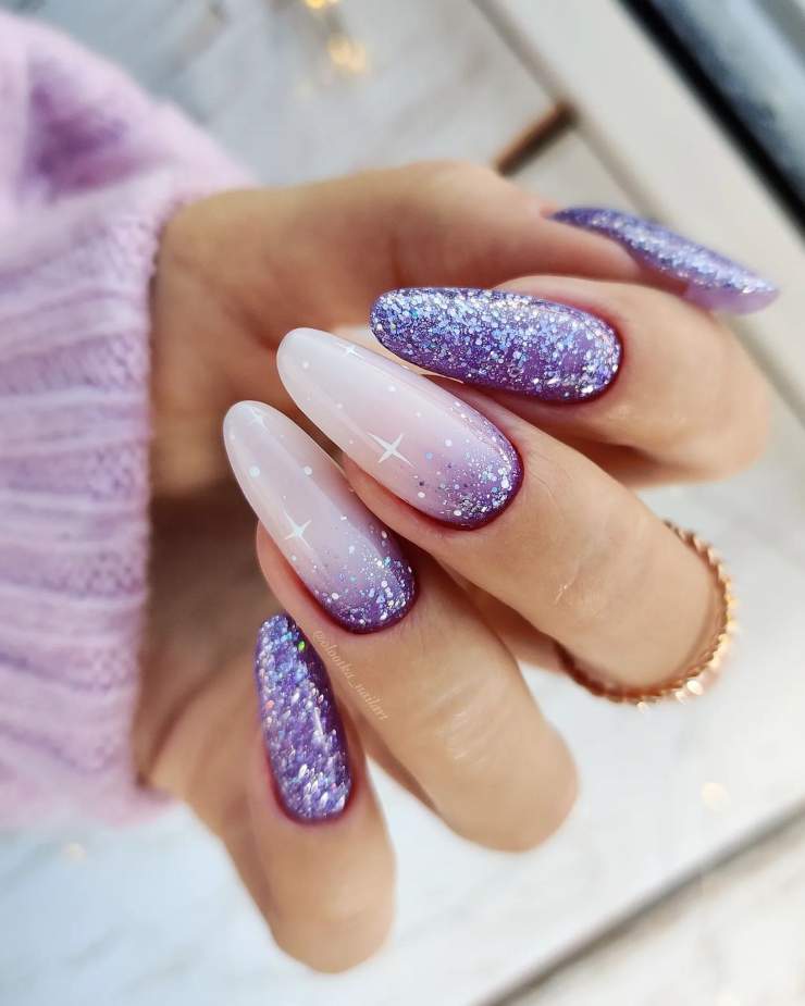 Nail art tendenza 2023 unghie a mandorla