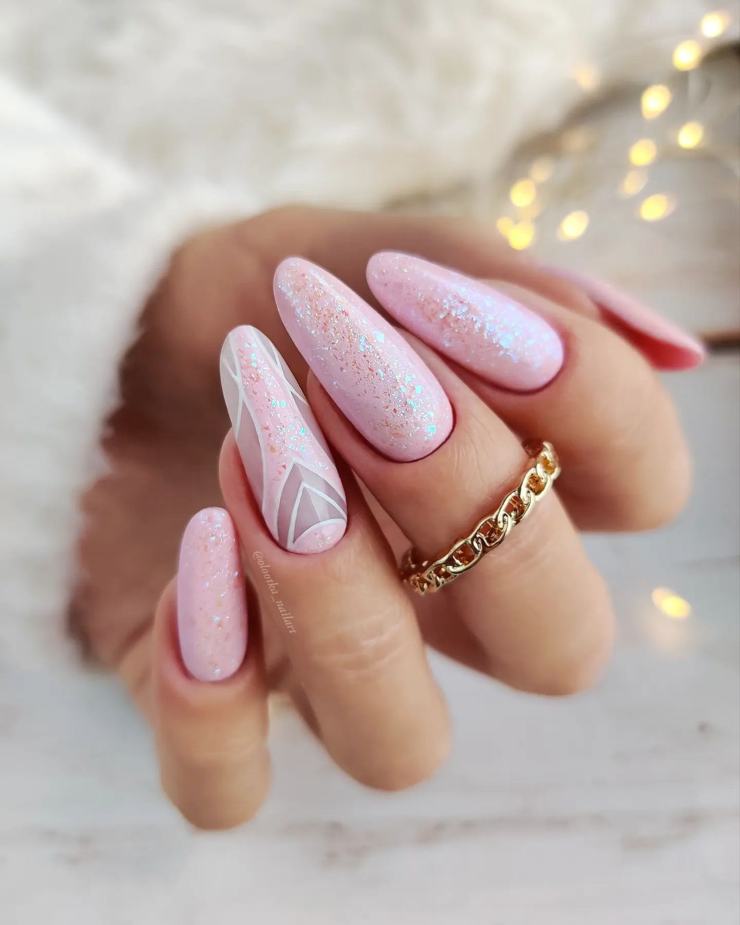 Nail art tendenza 2023 unghie a mandorla