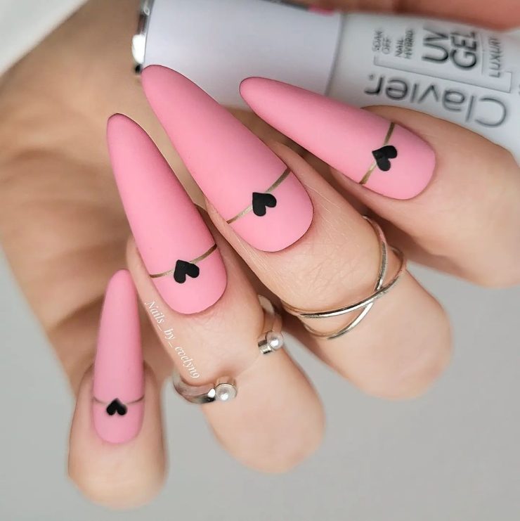 Nail Art San Valentino cuori neri