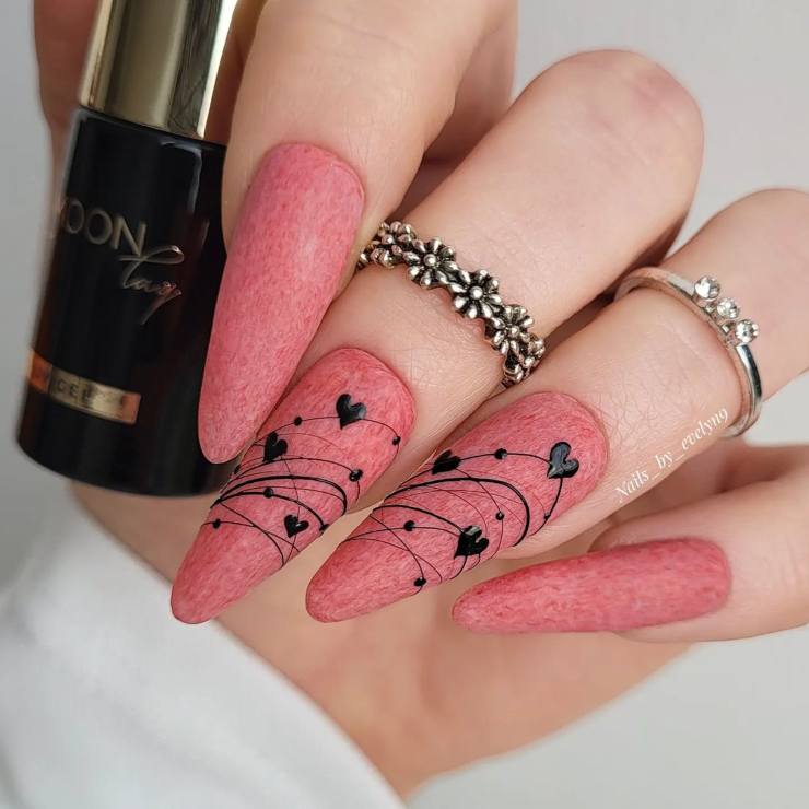 Nail Art San Valentino cuori neri