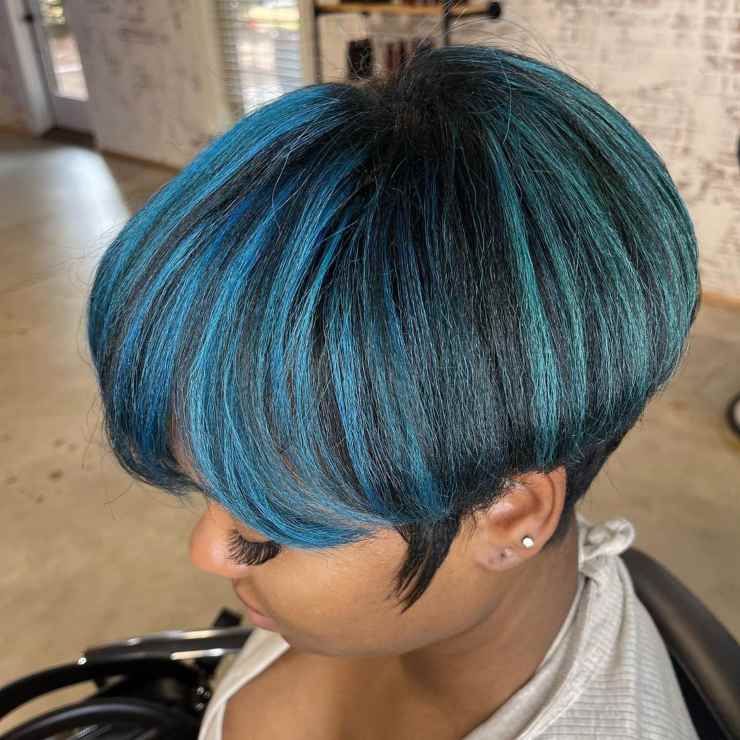 pixie cut nero sfumatura blu