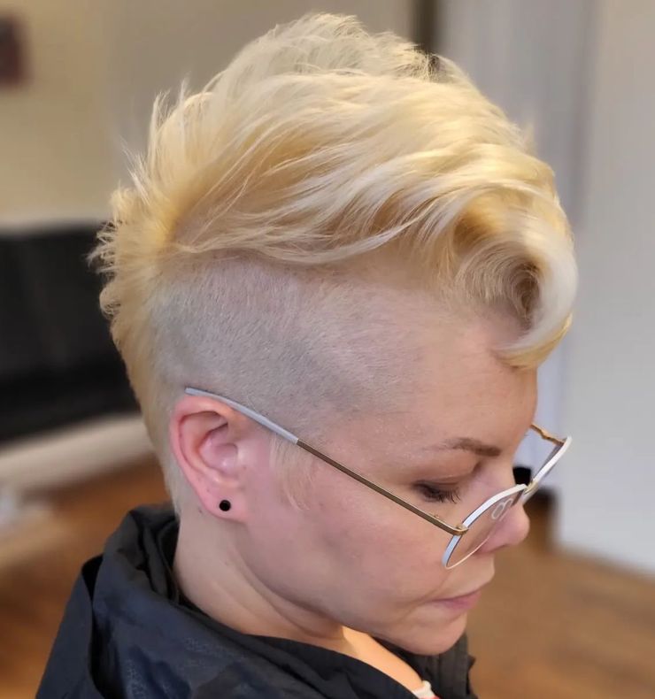 pixie cut over 40 rasato