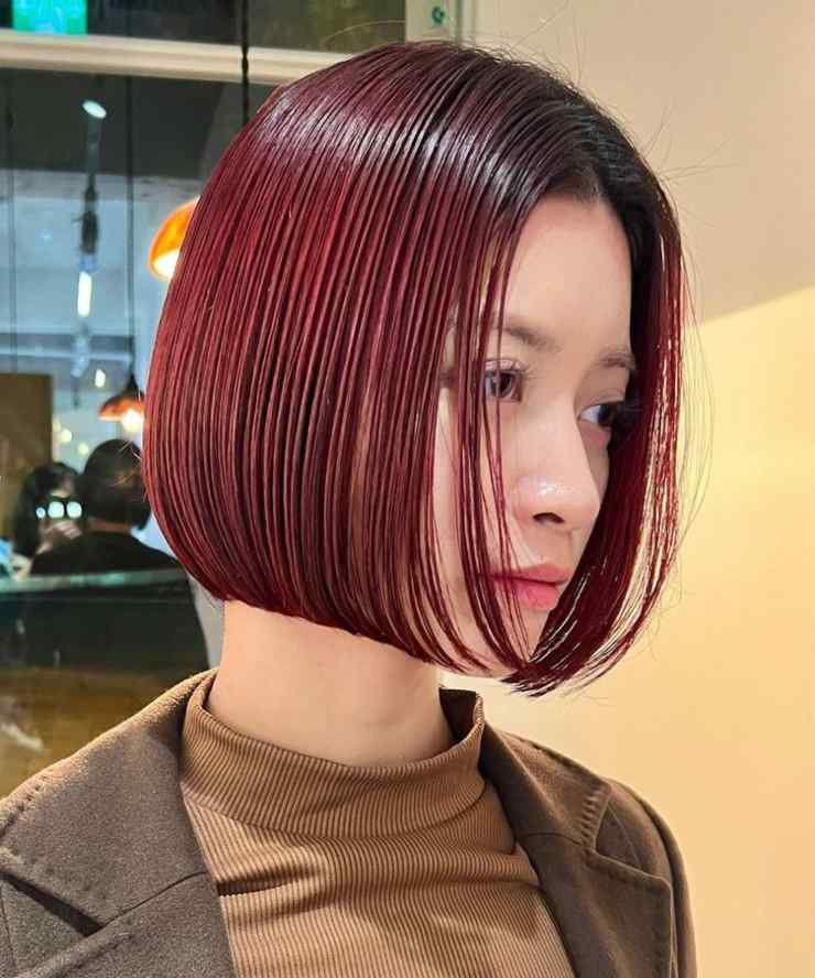 moda e tagli di capelli ragazze basse, hair bob bordeaux