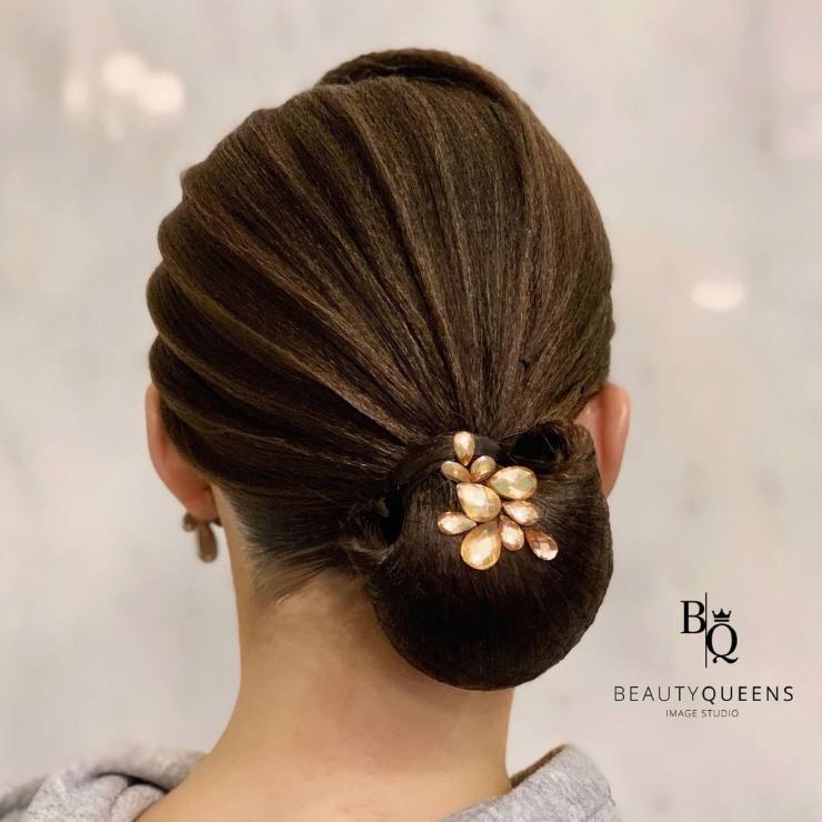 acconciature chignon con gioiello