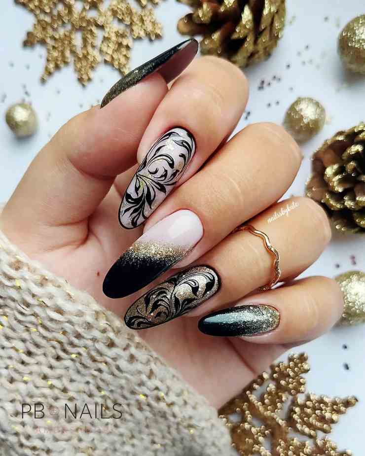 nail art nere e dorate