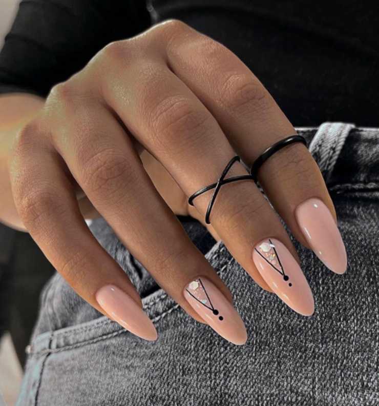 Nail Art di Primavera nude