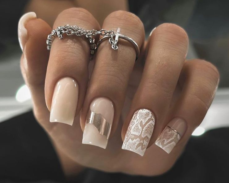 Nail Art di Primavera nude con pitonato
