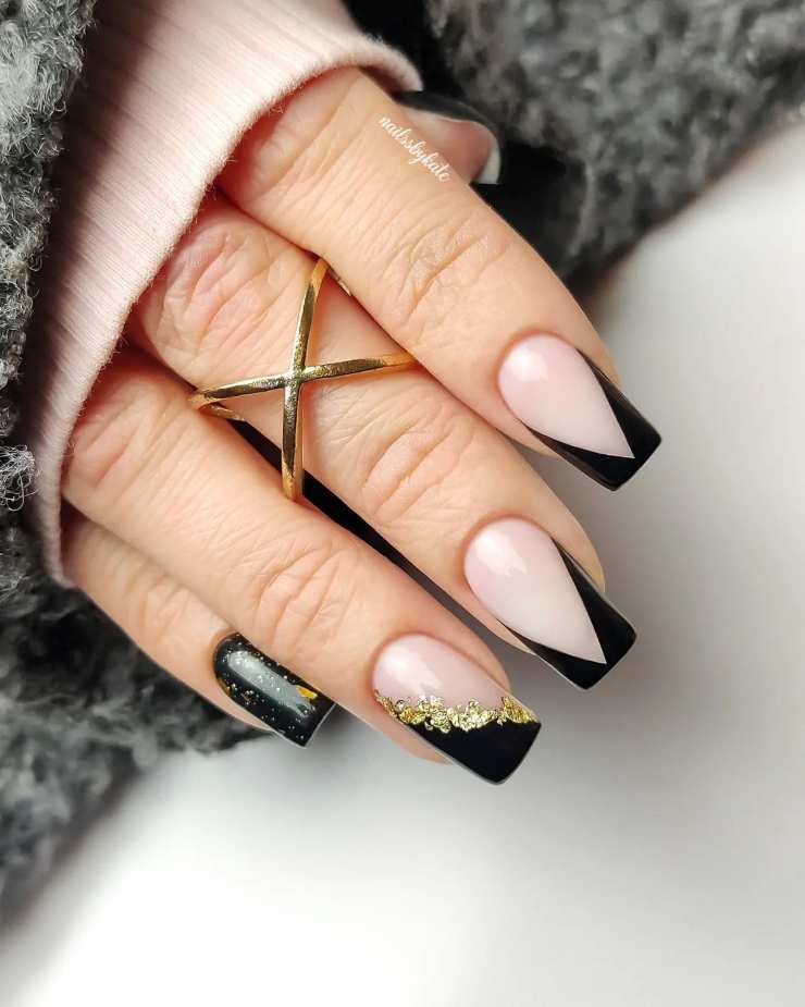nail art nere e dorate