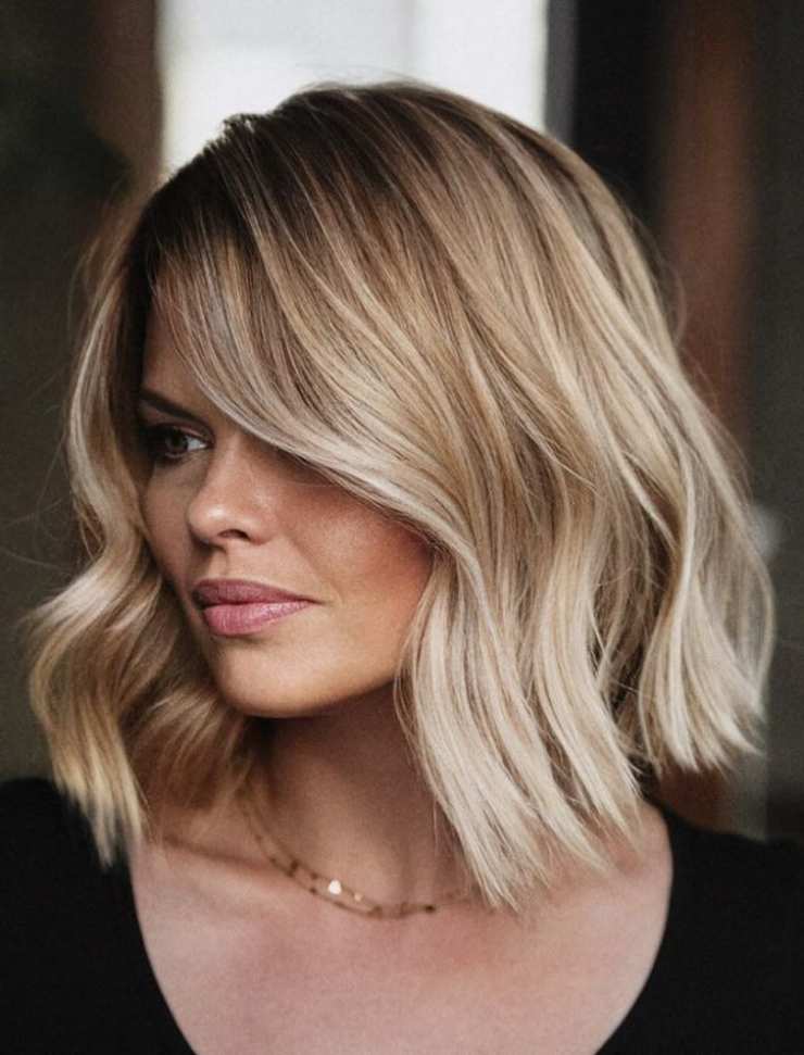 hair bob sfrangiato con ciuffo