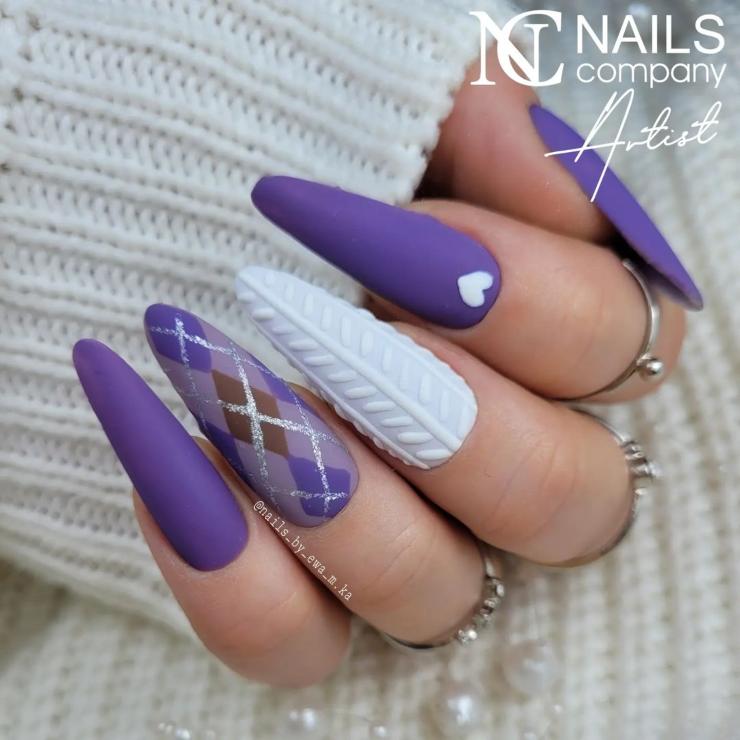 unghie lilla con effetto maglione