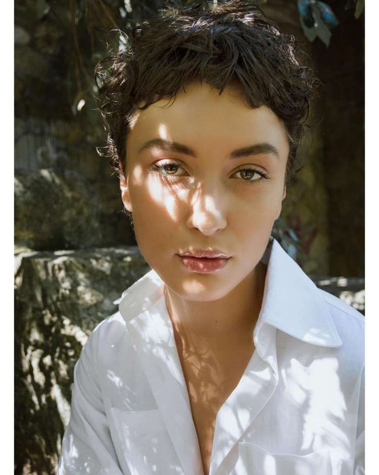 Mixie cut taglio corto moro