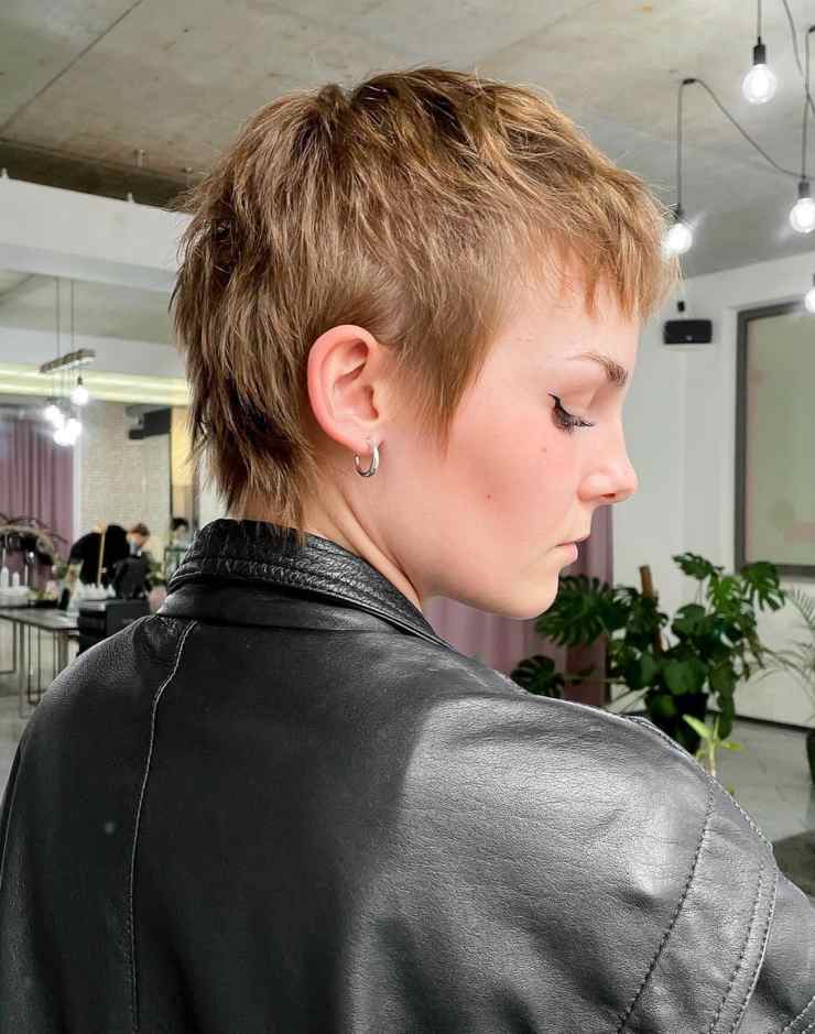 Mixie cut taglio corto biondo
