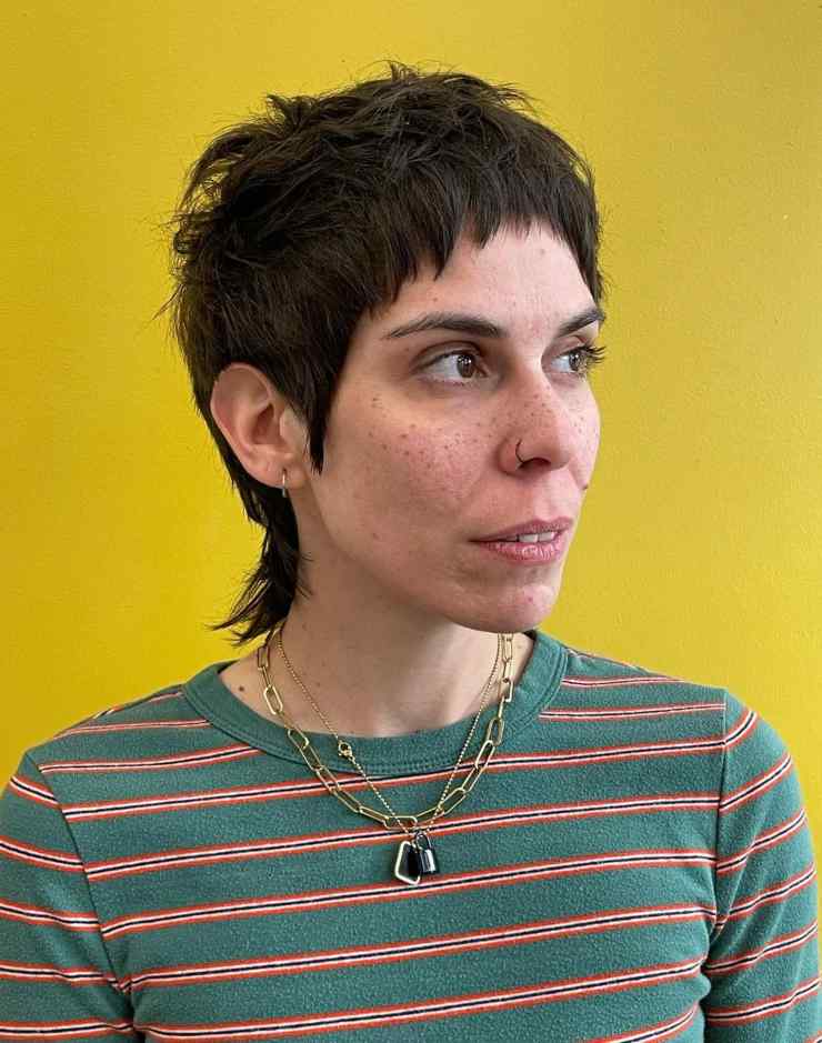 Mixie cut taglio corto moro