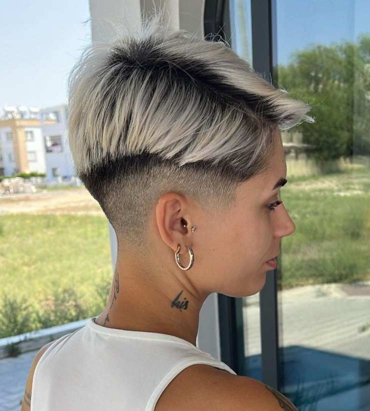 pixie cut bicolor biondo rasato