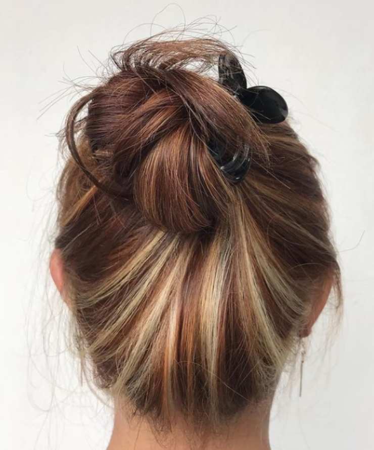 Una molletta 10 acconciature chignon intrecciato