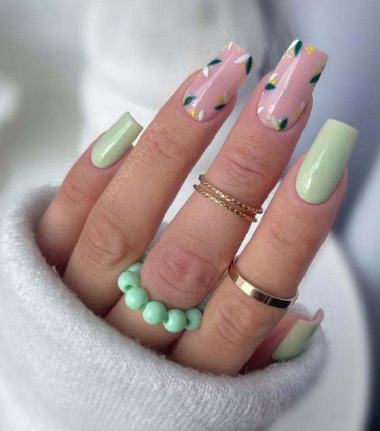 Nail Art Primavera 2023, con dettagli verdi