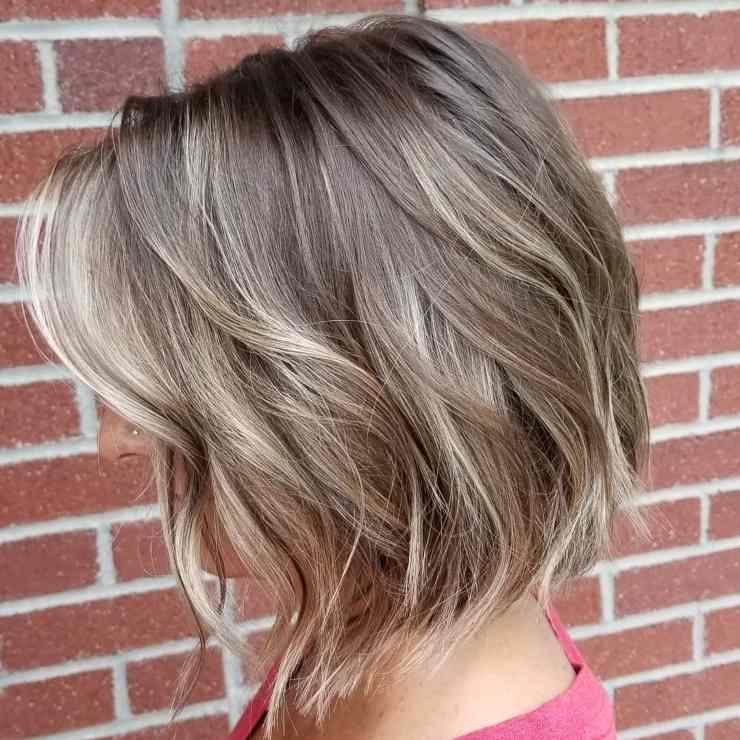 Viso tondo e sopracciglia hair bob