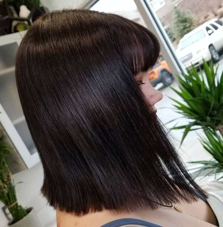 Viso tondo e sopracciglia hair bob long irregolare