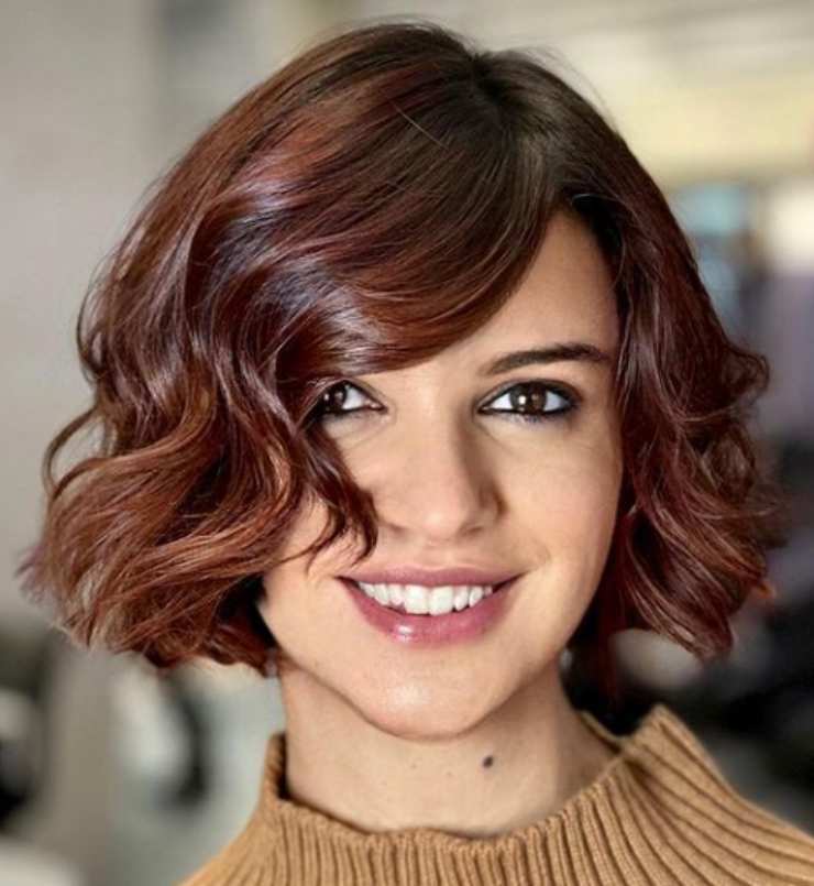 Valorizzare un viso allungato hair bob micro con ciuffo