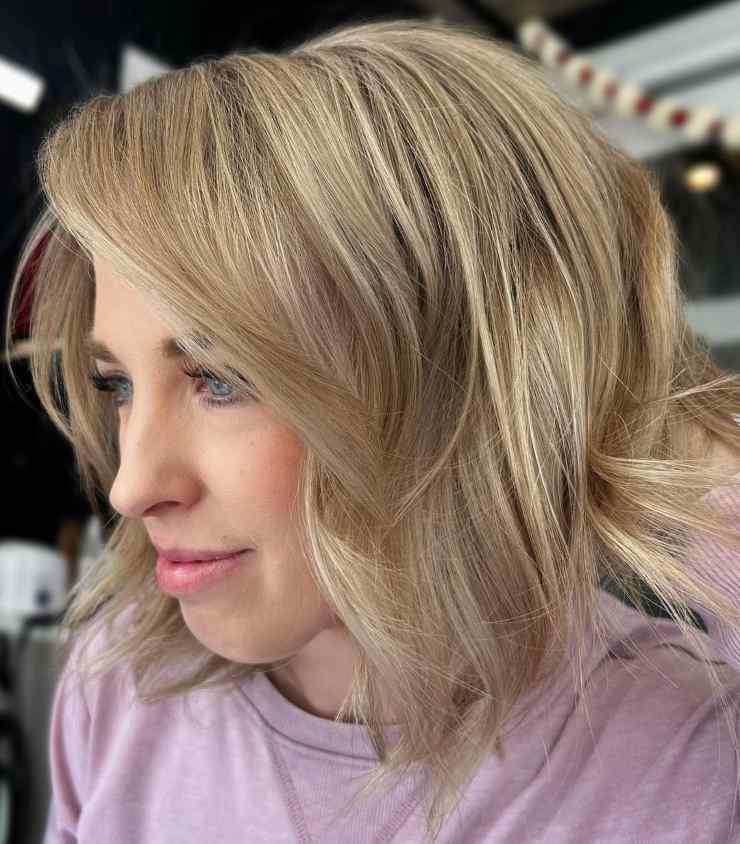 Viso tondo e sopracciglia hair bob scalato