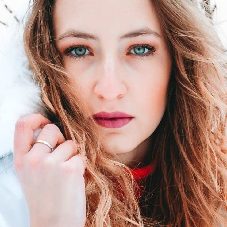 Quale tonalità di rossetto sta meglio con il colore degli occhi