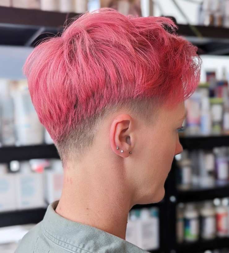 pixie cut rasato sfumatura rosa